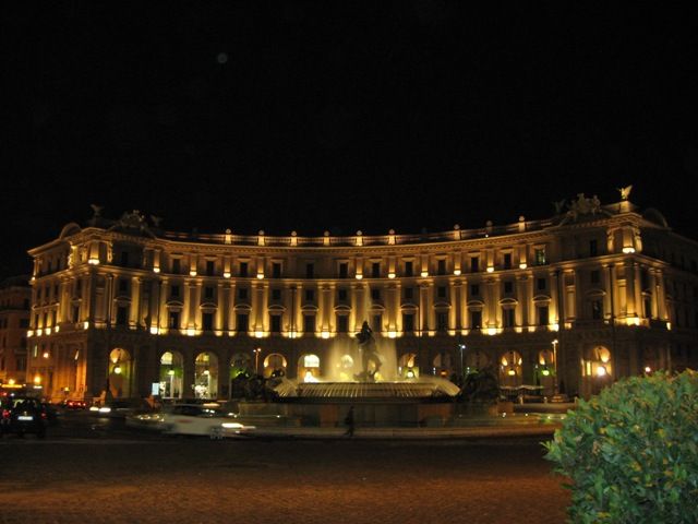 Zdjęcia: Piazza della Repubblica i fontanna dei Naidai , Rzym, Fontanna nocą, WłOCHY Zdjęcia: Piazza della Repubblica i fontanna dei Naidai , Rzym, Fontanna nocą, WłOCHY