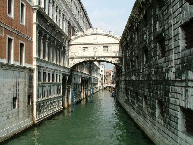 Zdjęcia: Wenecja, Wenecja Euganejska., Most westchnień. Ponte della Paglia, WłOCHY Zdjęcia: Wenecja, Wenecja Euganejska., Most westchnień. Ponte della Paglia, WłOCHY