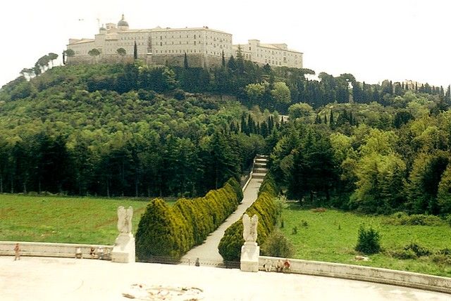 Zdjęcia: Cassino, Apeniny Środkowe, klasztor na Monte Cassino, WłOCHY Zdjęcia: Cassino, Apeniny Środkowe, klasztor na Monte Cassino, WłOCHY