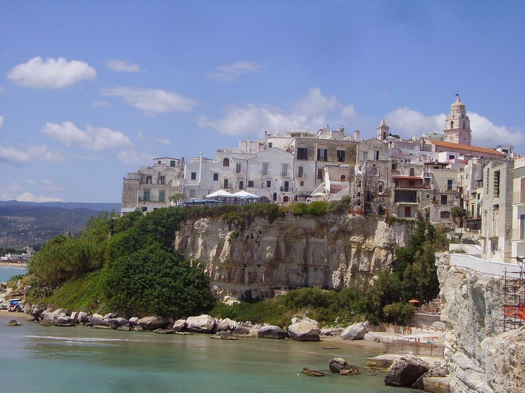 Zdjęcia: Vieste, Półwysep Gargano, stare Vieste położone na skałach, WłOCHY Zdjęcia: Vieste, Półwysep Gargano, stare Vieste położone na skałach, WłOCHY