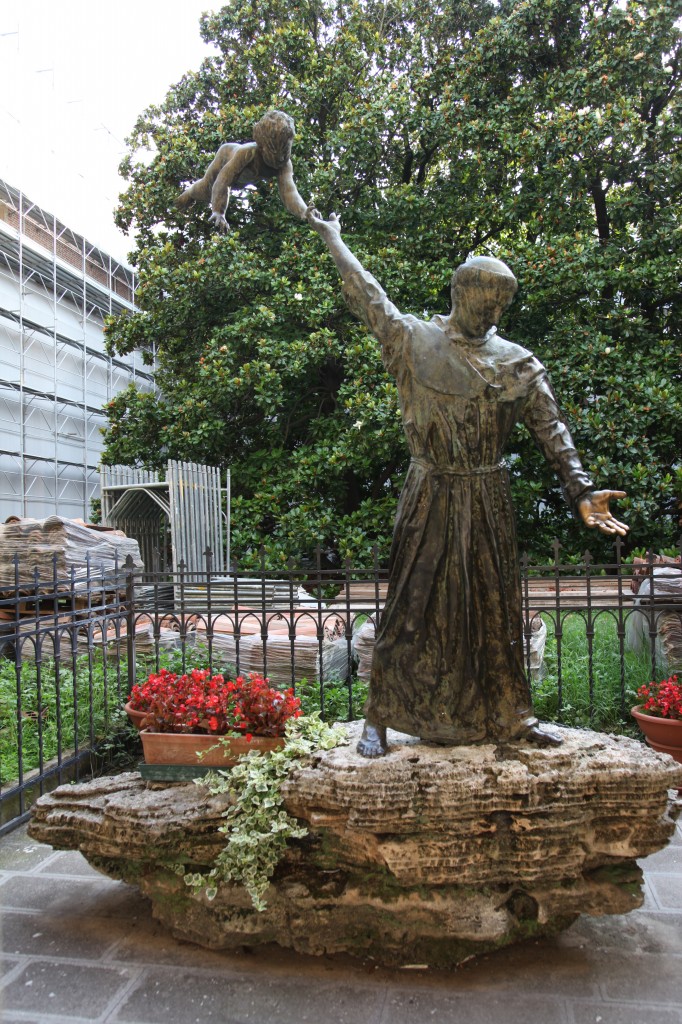 Zdjęcia: Bazylika Św. Antoniego w Padwie, Wenecja Euganejska, Sw. Antoni, rzeźba współczesna, WłOCHY Zdjęcia: Bazylika Św. Antoniego w Padwie, Wenecja Euganejska, Sw. Antoni, rzeźba współczesna, WłOCHY
