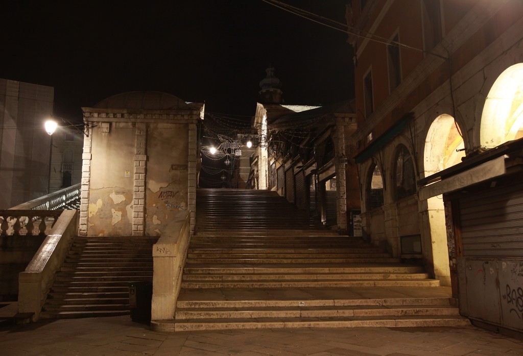 Zdjęcia: Wenecja, płn. Włochy, Rialto nocą, WłOCHY Zdjęcia: Wenecja, płn. Włochy, Rialto nocą, WłOCHY