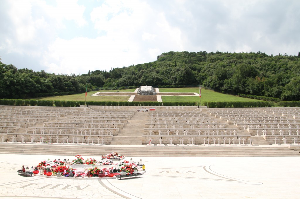 Zdjęcia: MONTE CASSIO, MONTE CASSINO, CMENTARZ WOJENNY , WłOCHY Zdjęcia: MONTE CASSIO, MONTE CASSINO, CMENTARZ WOJENNY , WłOCHY