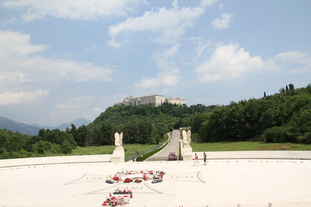 Zdjęcia: MONTE CASSIO, MONTE CASSINO, CMENTARZ WOJENNY , WłOCHY Zdjęcia: MONTE CASSIO, MONTE CASSINO, CMENTARZ WOJENNY , WłOCHY