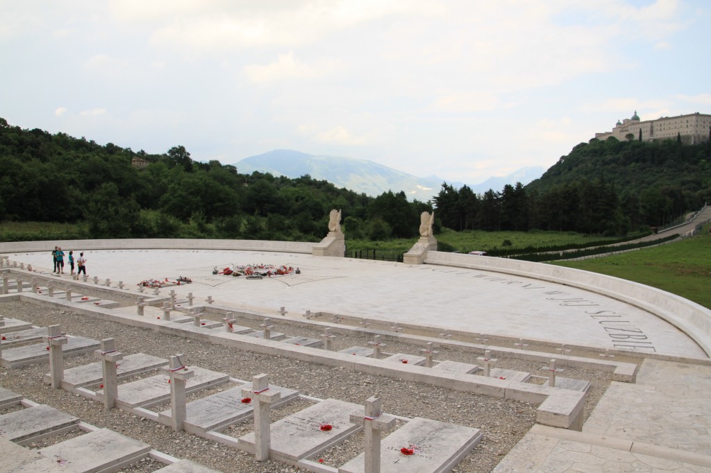 Zdjęcia: MONTE CASSIO, MONTE CASSINO, CMENTARZ WOJENNY , WłOCHY Zdjęcia: MONTE CASSIO, MONTE CASSINO, CMENTARZ WOJENNY , WłOCHY