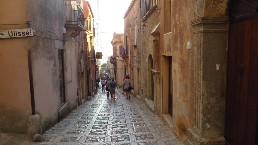 Zdjęcia: Erice, Sycylia, uliczka na starówce, WłOCHY Zdjęcia: Erice, Sycylia, uliczka na starówce, WłOCHY