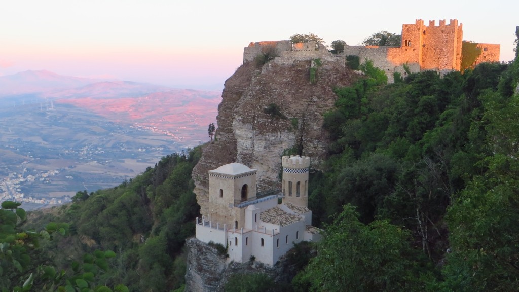 Zdjęcia: Erice, Sycylia, zamek Wenus o zachodzie słońca, WłOCHY Zdjęcia: Erice, Sycylia, zamek Wenus o zachodzie słońca, WłOCHY