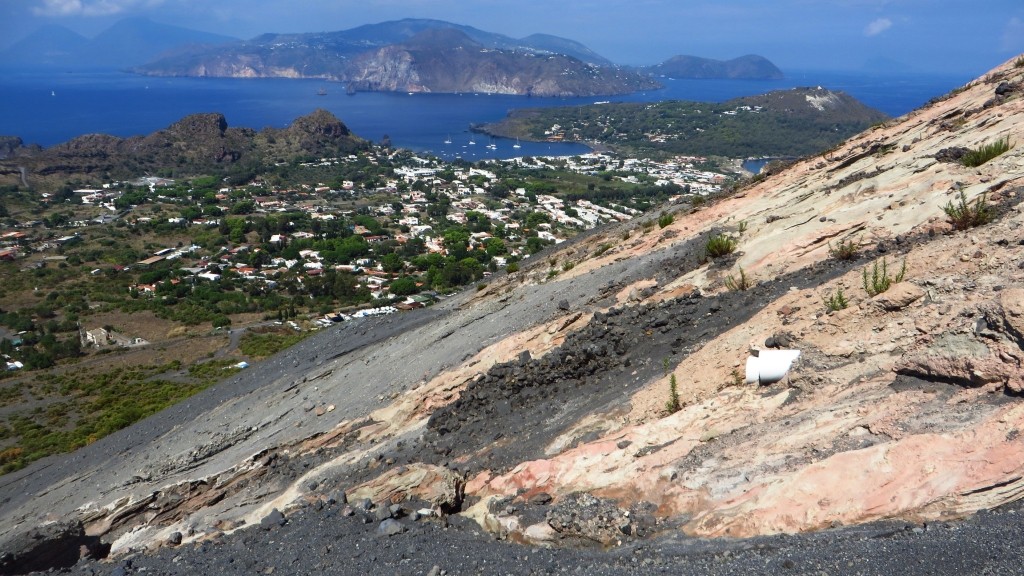 Zdjęcia: Vulcano, Wyspy Liparyjskie, droga w dół, WłOCHY Zdjęcia: Vulcano, Wyspy Liparyjskie, droga w dół, WłOCHY