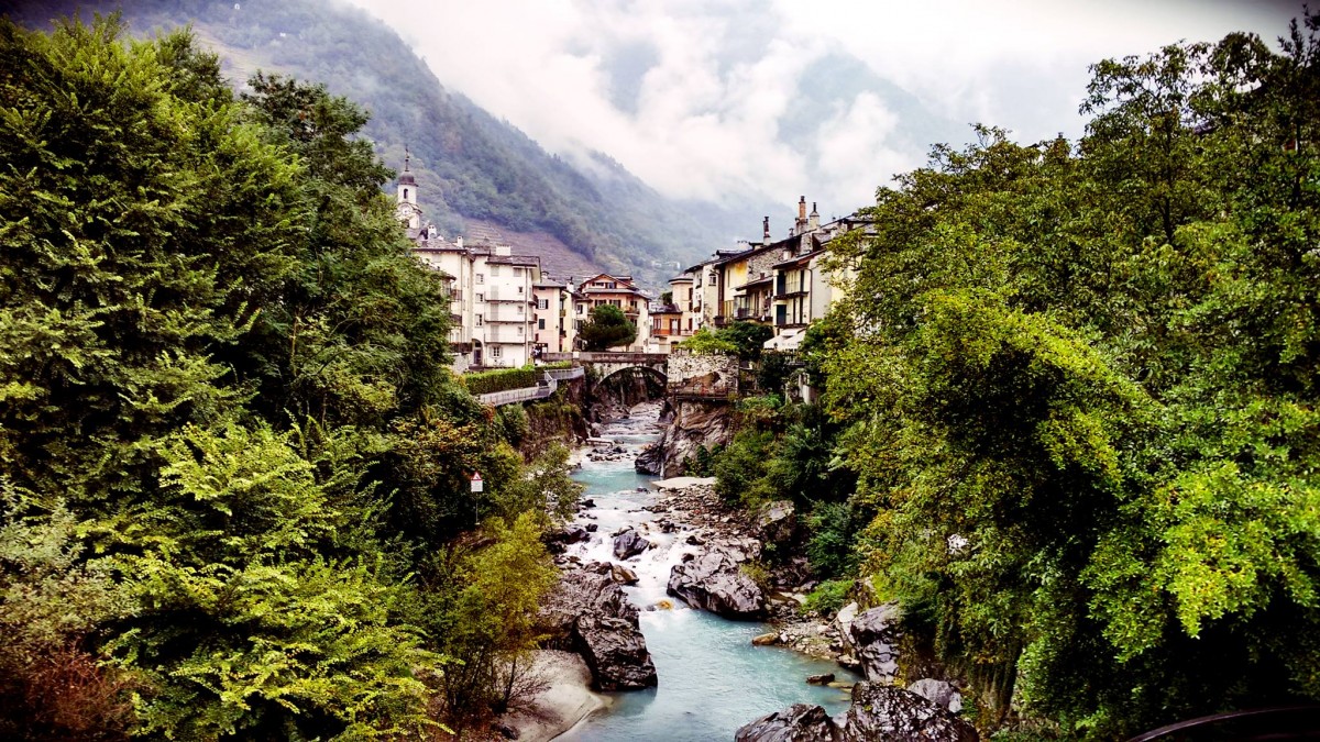 Zdjęcia: CHIAVENNA, LOMBARDIA, CHIAVENNA WE MGLE, WłOCHY Zdjęcia: CHIAVENNA, LOMBARDIA, CHIAVENNA WE MGLE, WłOCHY