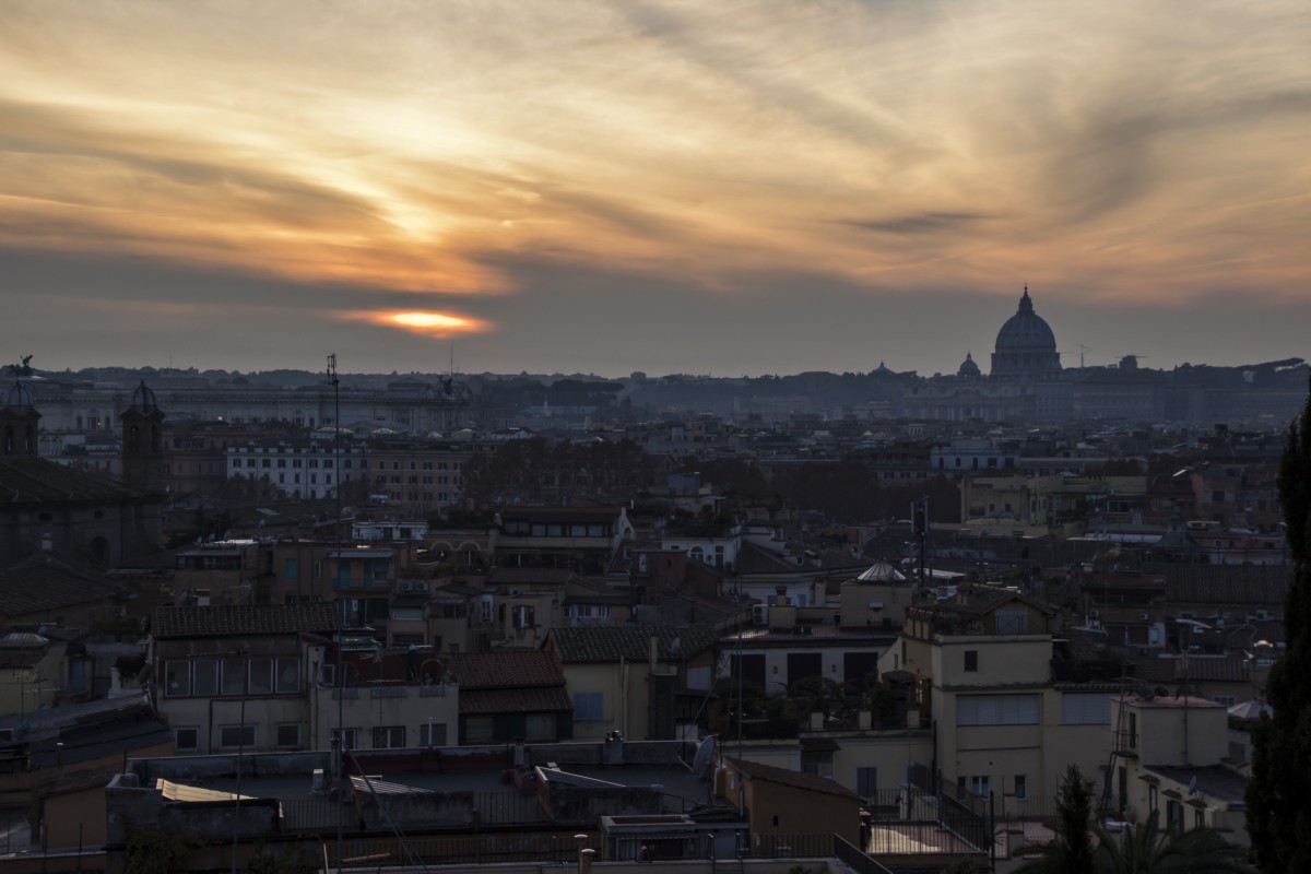 Zdjęcia: Rzym, Lazio, zachód słońca w smogu nad Rzymem, WłOCHY Zdjęcia: Rzym, Lazio, zachód słońca w smogu nad Rzymem, WłOCHY