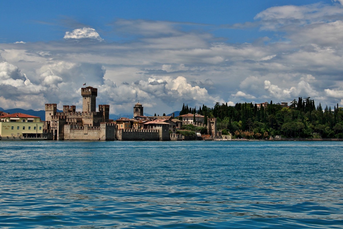 Zdjęcia: Sirmione, Lombardia, Zamek w Sirmione, WłOCHY Zdjęcia: Sirmione, Lombardia, Zamek w Sirmione, WłOCHY