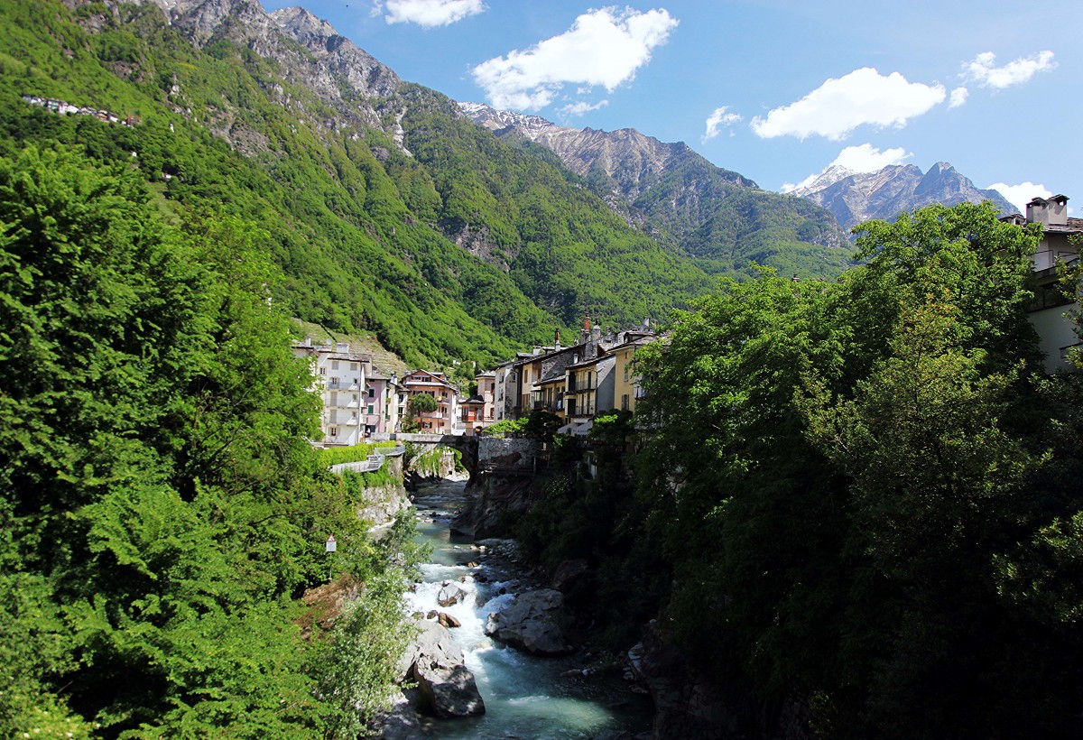 Zdjęcia: Chiavenna, Lombardia, Rzeka Mera, WłOCHY Zdjęcia: Chiavenna, Lombardia, Rzeka Mera, WłOCHY