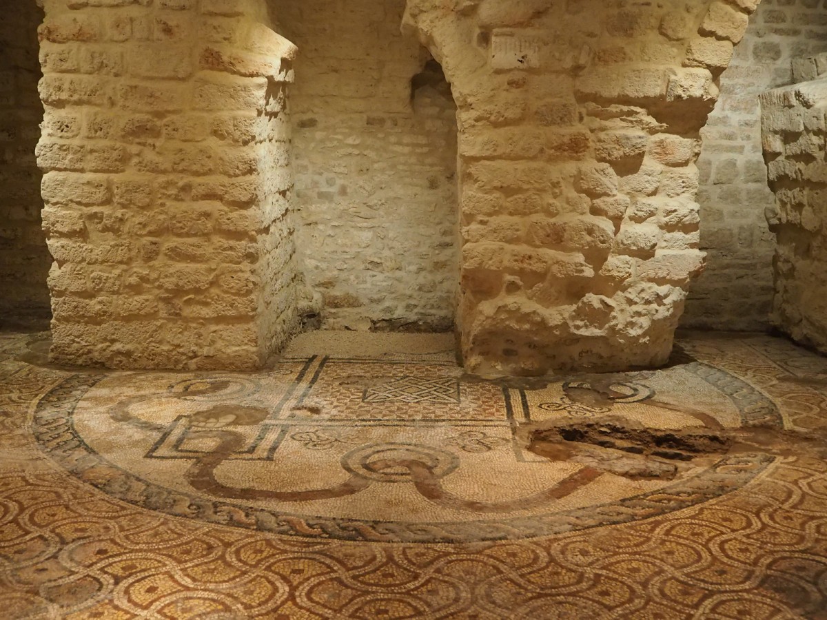 Zdjęcia: Bari, Apulia, Podziemia, WłOCHY Zdjęcia: Bari, Apulia, Podziemia, WłOCHY