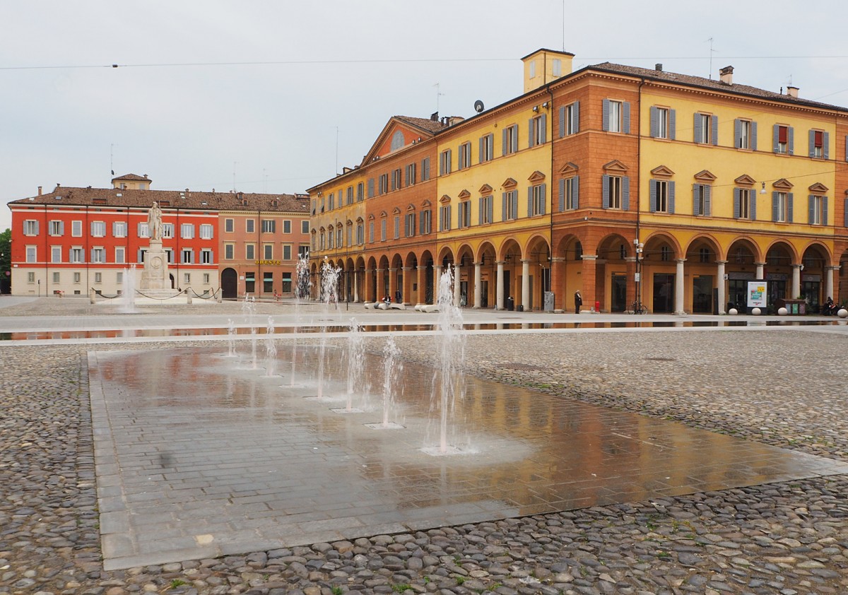 Zdjęcia: Modena, Emilia-Romania, Piazza Roma, WłOCHY Zdjęcia: Modena, Emilia-Romania, Piazza Roma, WłOCHY