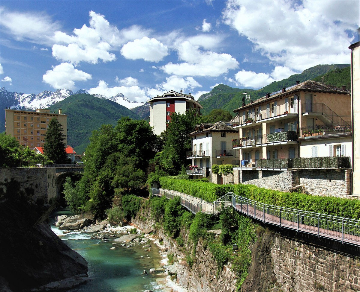 Zdjęcia: Chiavenna, Lombardia, Rzeka Mera, WłOCHY Zdjęcia: Chiavenna, Lombardia, Rzeka Mera, WłOCHY