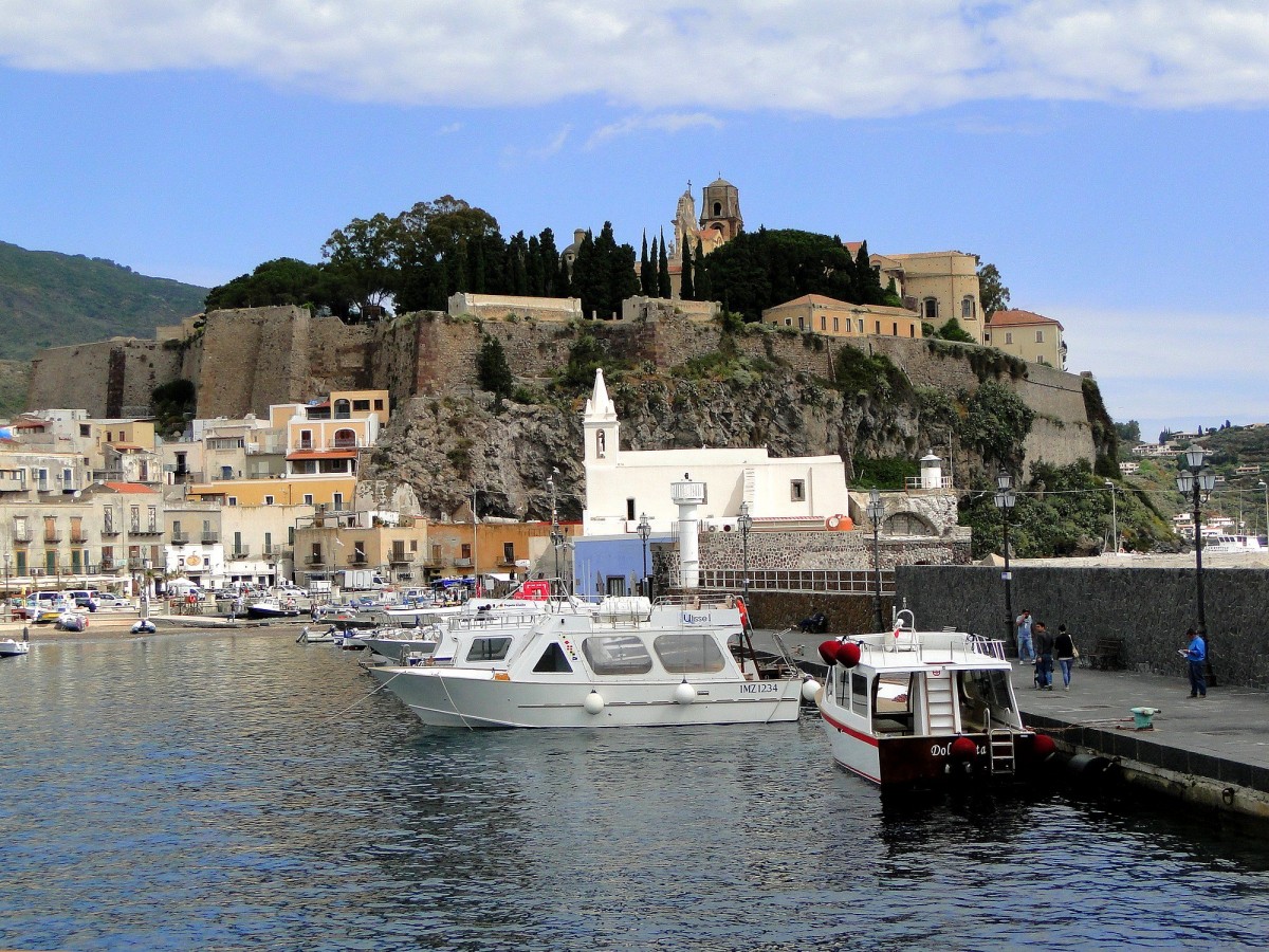 Zdjęcia: Lipari., Wyspy Liparyjskie, W porcie Lipari., WłOCHY Zdjęcia: Lipari., Wyspy Liparyjskie, W porcie Lipari., WłOCHY