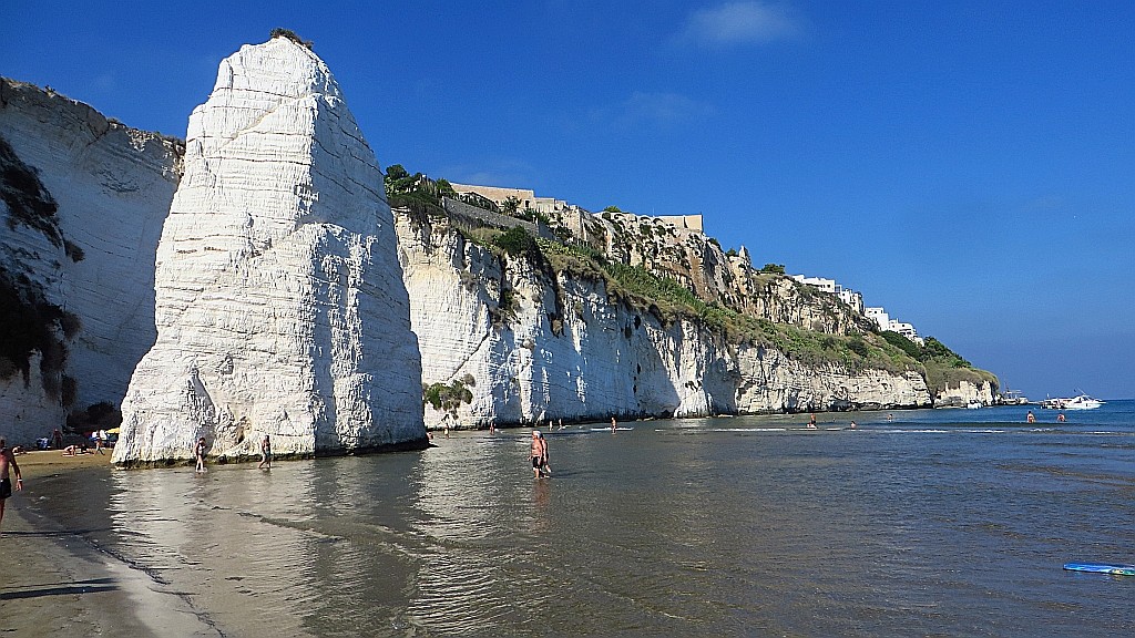 Zdjęcia: Vieste, Apulia, kochanek zaklęty w skałę, WłOCHY Zdjęcia: Vieste, Apulia, kochanek zaklęty w skałę, WłOCHY