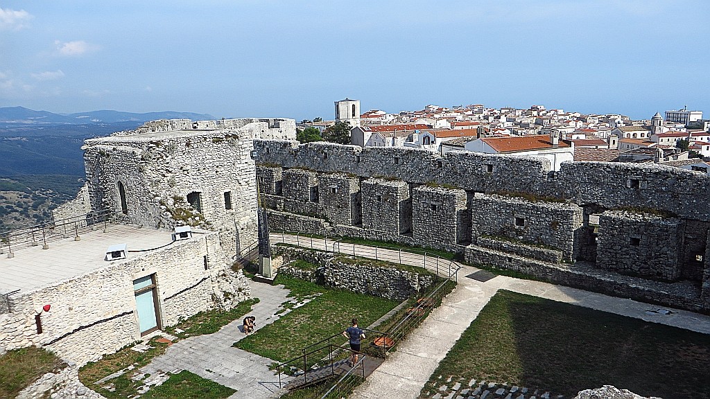 Zdjęcia: Monte Sant Angelo, Półwysep Gargano, widok z zamku, WłOCHY Zdjęcia: Monte Sant Angelo, Półwysep Gargano, widok z zamku, WłOCHY