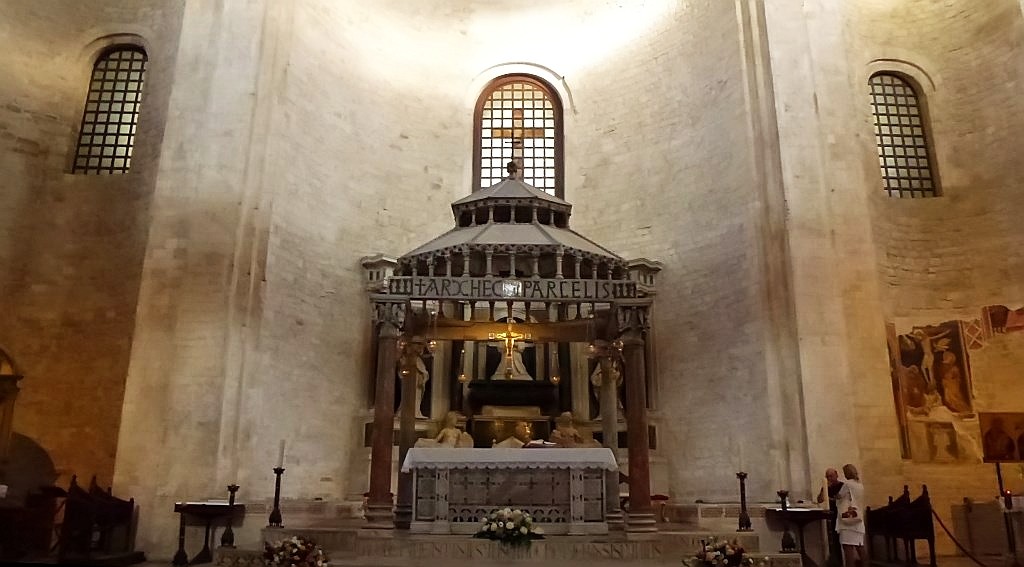 Zdjęcia: Bari, Apulia, bazylika św. Mikołaja - ołtarz, WłOCHY Zdjęcia: Bari, Apulia, bazylika św. Mikołaja - ołtarz, WłOCHY