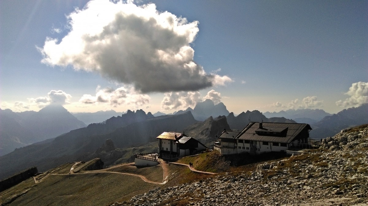 Zdjęcia:  schronisko Rifugio Lagazoui, Dolomity, w Dolomitach, WłOCHY Zdjęcia:  schronisko Rifugio Lagazoui, Dolomity, w Dolomitach, WłOCHY