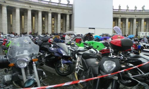 Zdjecie WOCHY / Rzym / Plac witego Piotra / Motocyklici w Watykanie