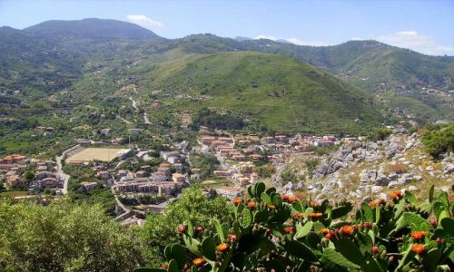 Zdjecie WOCHY / Sycylia / Cefalu - skaa La Rocca / widok na gry otaczajce Cefalu
