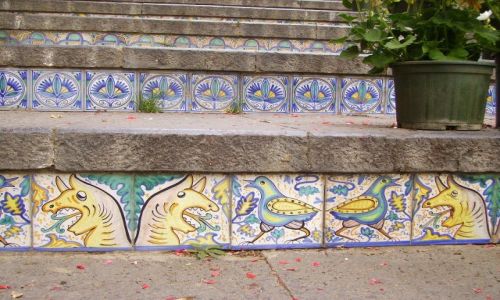Zdjcie WOCHY / Sycylia / Caltagirone / ceramicze schody - kady schodek inny