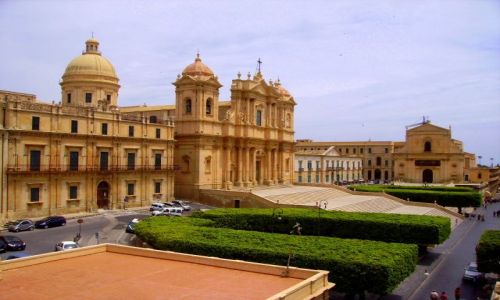 Zdjecie WOCHY / Sycylia / Noto / widok na katedr i Piazza Muncipio