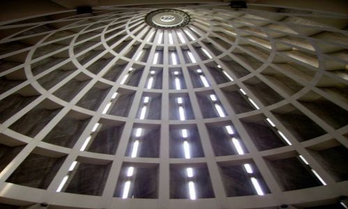 Zdjecie WOCHY / Sycylia / Syrakuzy / wnetrze kopuy Sanktuarium Madonna della Lacrima