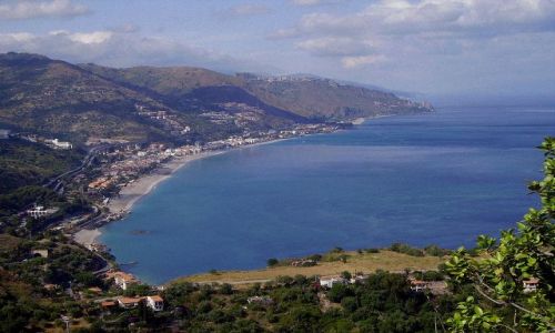 Zdjecie WOCHY / Sycylia / Taormina  / panorama wybrzea z wysokoci Teatro Greco