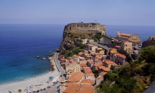 Zdjecie WOCHY / Kalabria / Scilla / widok na zamek Ksicia Ruffo - Scilla