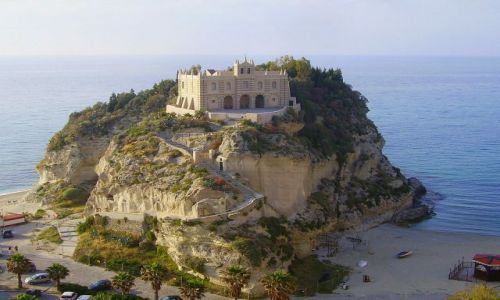 Zdjecie WOCHY / Kalabria / Tropea / sanktuarium benedyktynw na wysepce