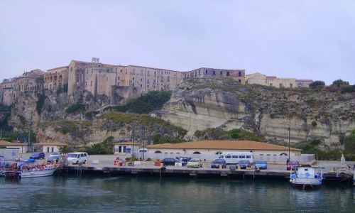 Zdjcie WOCHY / Kalabria / Tropea / port w Tropei o poranku