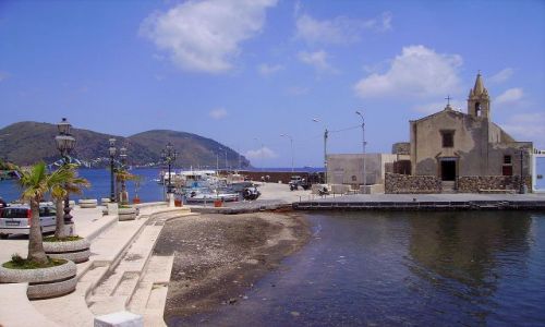 Zdjecie WOCHY / Wyspy Liparyjskie / Lipari / niepozorny kociek, ale o niezwykym wntrzu