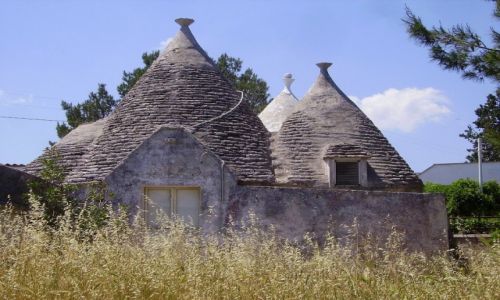 Zdjecie WOCHY / Apulia / okolice Alberobello / niezwyke domki- trulli