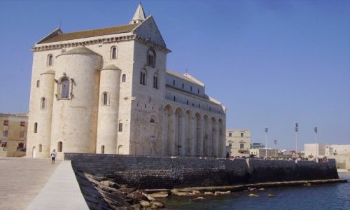 Zdjecie WOCHY / Apulia / Trani / widok od strony morza na katedr