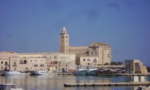 Zdjecie WOCHY / Apulia / Trani / widok na marin w Trani