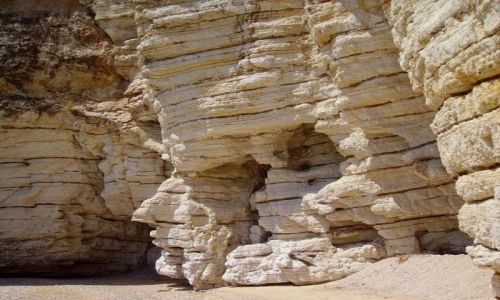 Zdjecie WOCHY / Apulia / Baja di Zagare / wyrzebione przez natur w wapiennych skaach