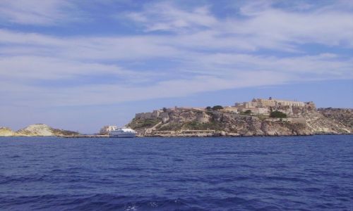 Zdjcie WOCHY / Wyspy Tremiti / wyspa San Nicola / dopywamy do San Nicola