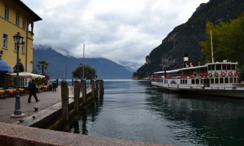 Zdjcie WOCHY / TRYDENT / RIVA DEL GARDA / na Largo Lago Brescia