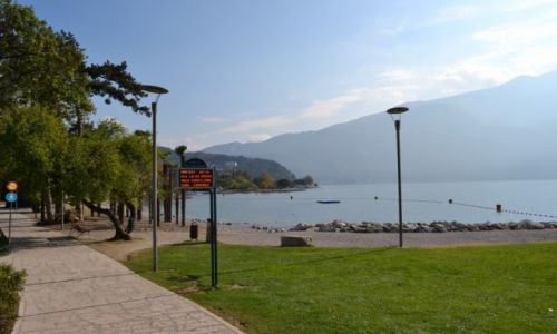 Zdjecie WOCHY / TRYDENT / RIVA DEL GARDA / Nad jeziorem jeszcze pusto