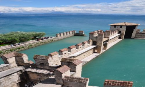 Zdjecie WOCHY / Lombardia/ prowincja Brescia / Sirmione / Sirmione - widok z zamku (1)