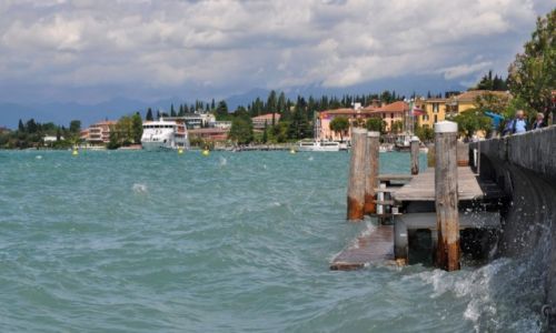 Zdjcie WOCHY / Lombardia/prowincja Brescia / Jezioro Garda/Sirmione / Sirmione i jezioro Garda