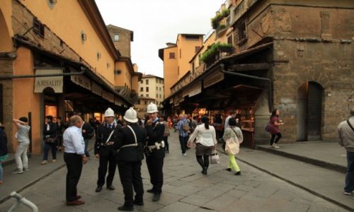 Zdjęcie WłOCHY / Toskania / Ponte Vecchio / Polizia Municipale