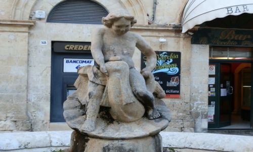 Zdjęcie WłOCHY / Sycylia / Nota / Fontanna w Nota