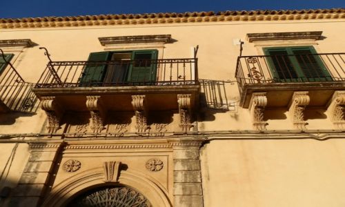 Zdjęcie WłOCHY / Sycylia / Nota / Barkowe balkony w Nota