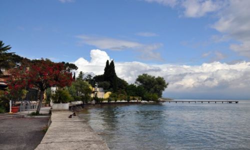 Zdjecie WOCHY / Wenecja Euganejska / Prowincja Werona/ Bardlino / Brzeg jeziora Garda od strony Bardolino