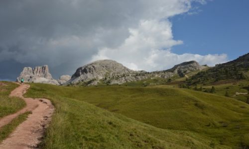 Zdjcie WOCHY / Dolomity / Passo di Falzarego / cieka