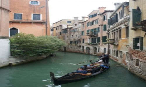 Zdjęcie WłOCHY / Wenecja / Z gondoli / Gondolierzy