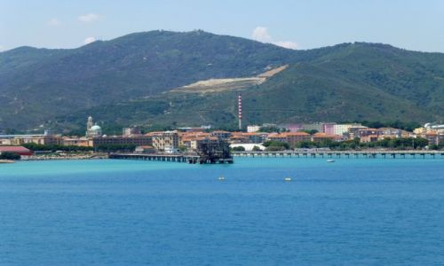 Zdj�cie W�OCHY / chyba jeszcze Liguria / w pobli�u Savony /  wybrze�e w Savonie